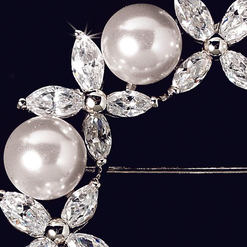 Antique Silver Round Cubic Zirconia & White Pearl Wreath Brooch