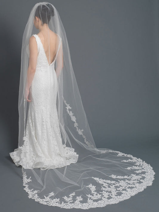 Classic Cathedral Lace Veil – Gold Edition #0193